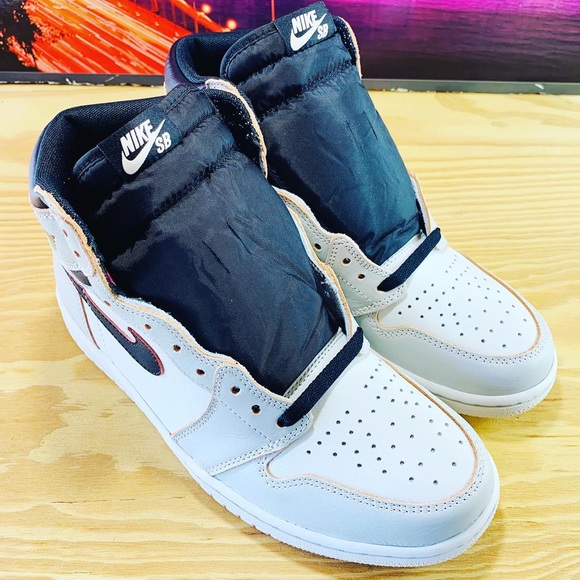 AIR JORDAN 1 HIGH OG DEFIANT “SB NYC TO PARIS” - Picture 6 of 8